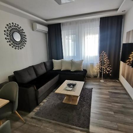 נובי סאד Apartments Isidora מראה חיצוני תמונה