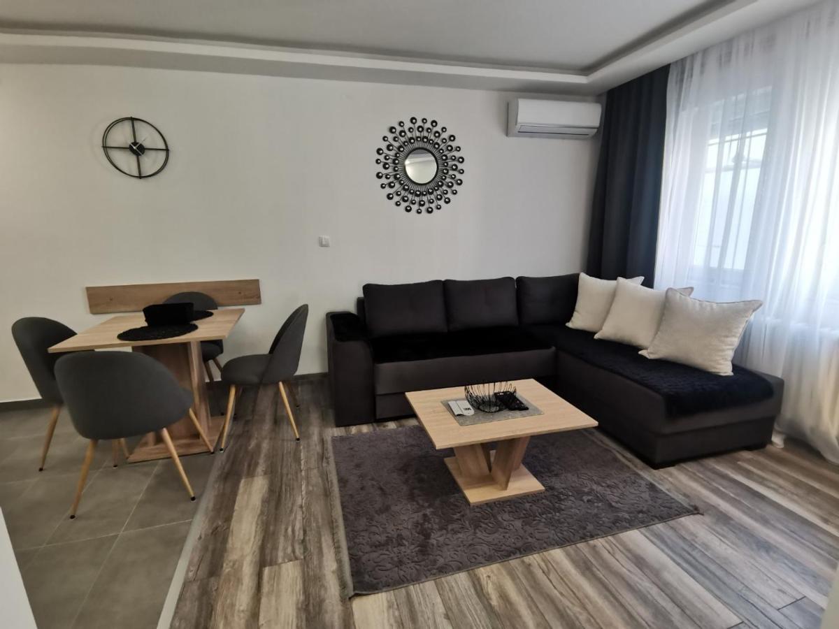 נובי סאד Apartments Isidora מראה חיצוני תמונה