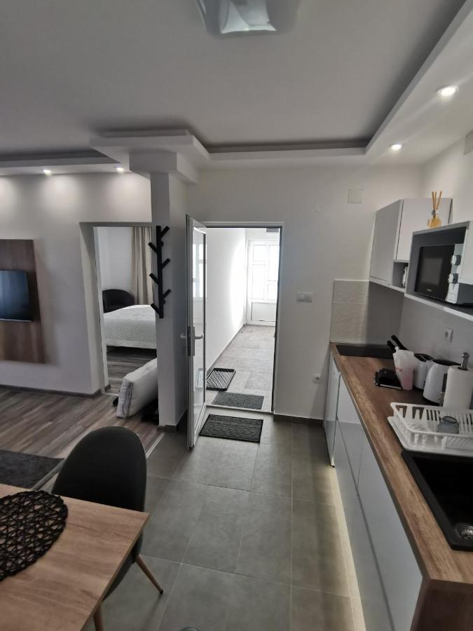 נובי סאד Apartments Isidora מראה חיצוני תמונה