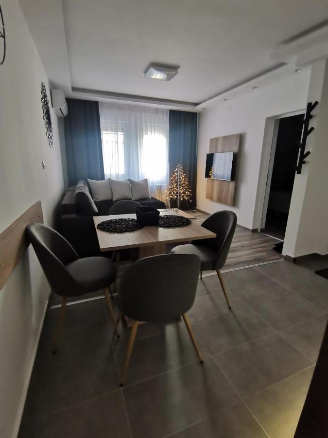 נובי סאד Apartments Isidora מראה חיצוני תמונה